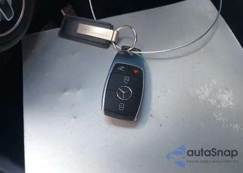 2020 Mercedes-Benz C 300 z USA, uszkodzony, nr VIN WDDWF8DBXLR549777